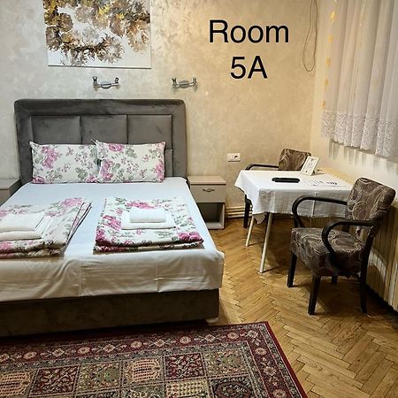 Sobe Sa Sopstvenim Kupatilom Private Rooms Bathroom In Center Novi Sad Extérieur photo