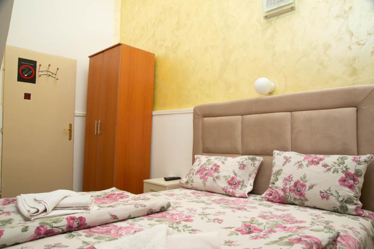 Sobe Sa Sopstvenim Kupatilom Private Rooms Bathroom In Center Novi Sad Extérieur photo