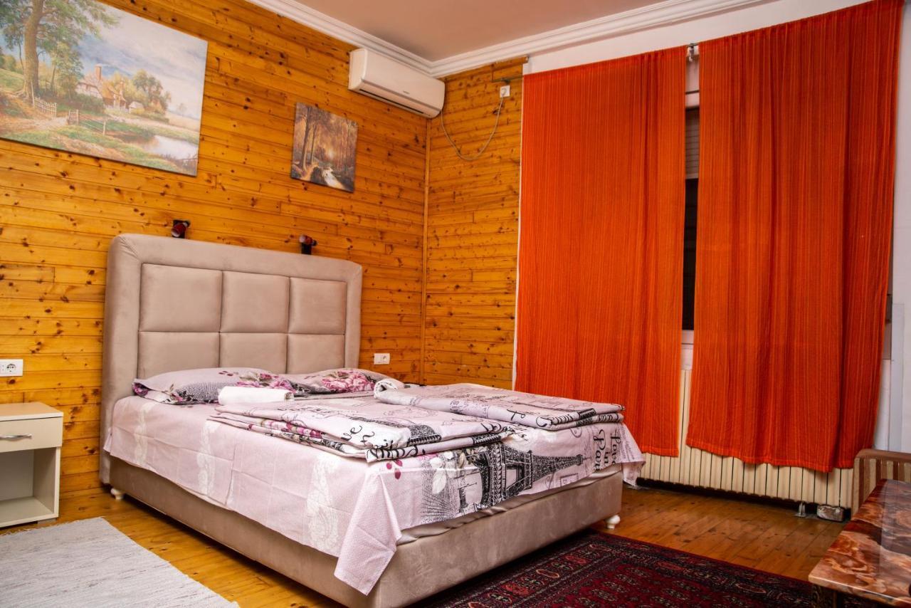 Sobe Sa Sopstvenim Kupatilom Private Rooms Bathroom In Center Novi Sad Extérieur photo
