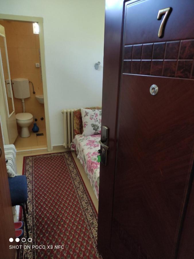 Sobe Sa Sopstvenim Kupatilom Private Rooms Bathroom In Center Novi Sad Extérieur photo