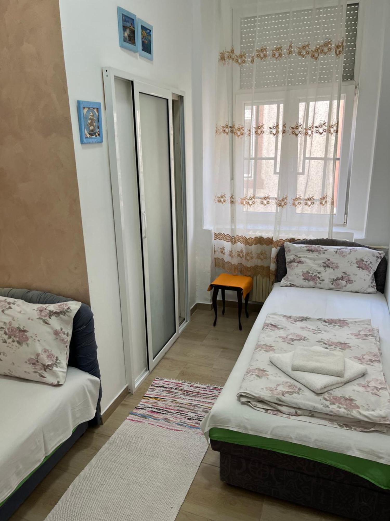 Sobe Sa Sopstvenim Kupatilom Private Rooms Bathroom In Center Novi Sad Extérieur photo