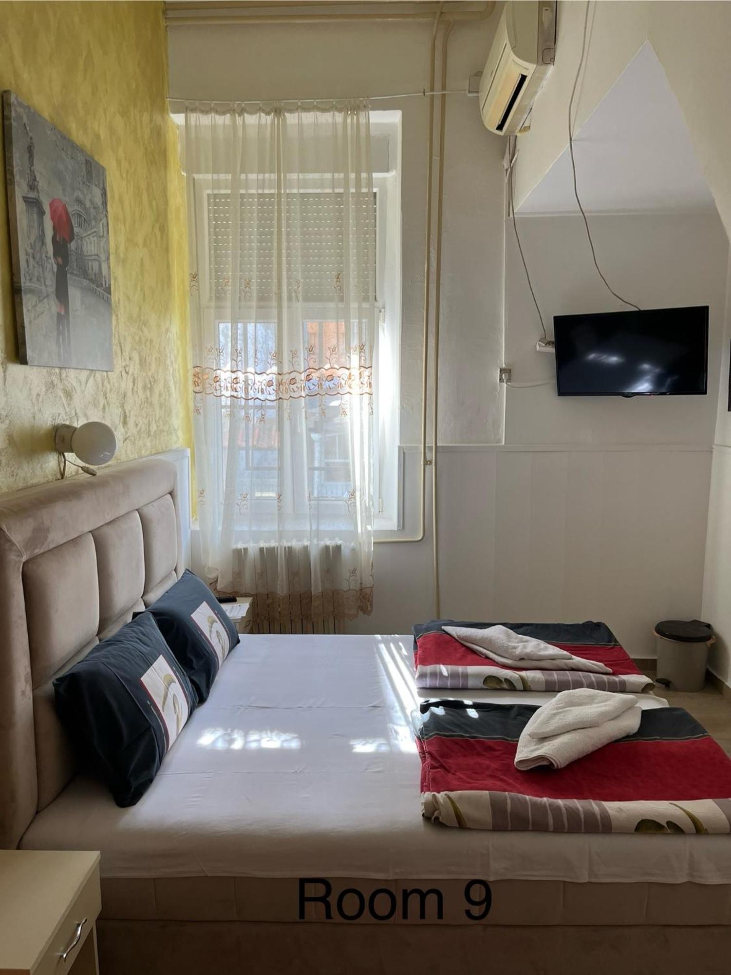 Sobe Sa Sopstvenim Kupatilom Private Rooms Bathroom In Center Novi Sad Extérieur photo