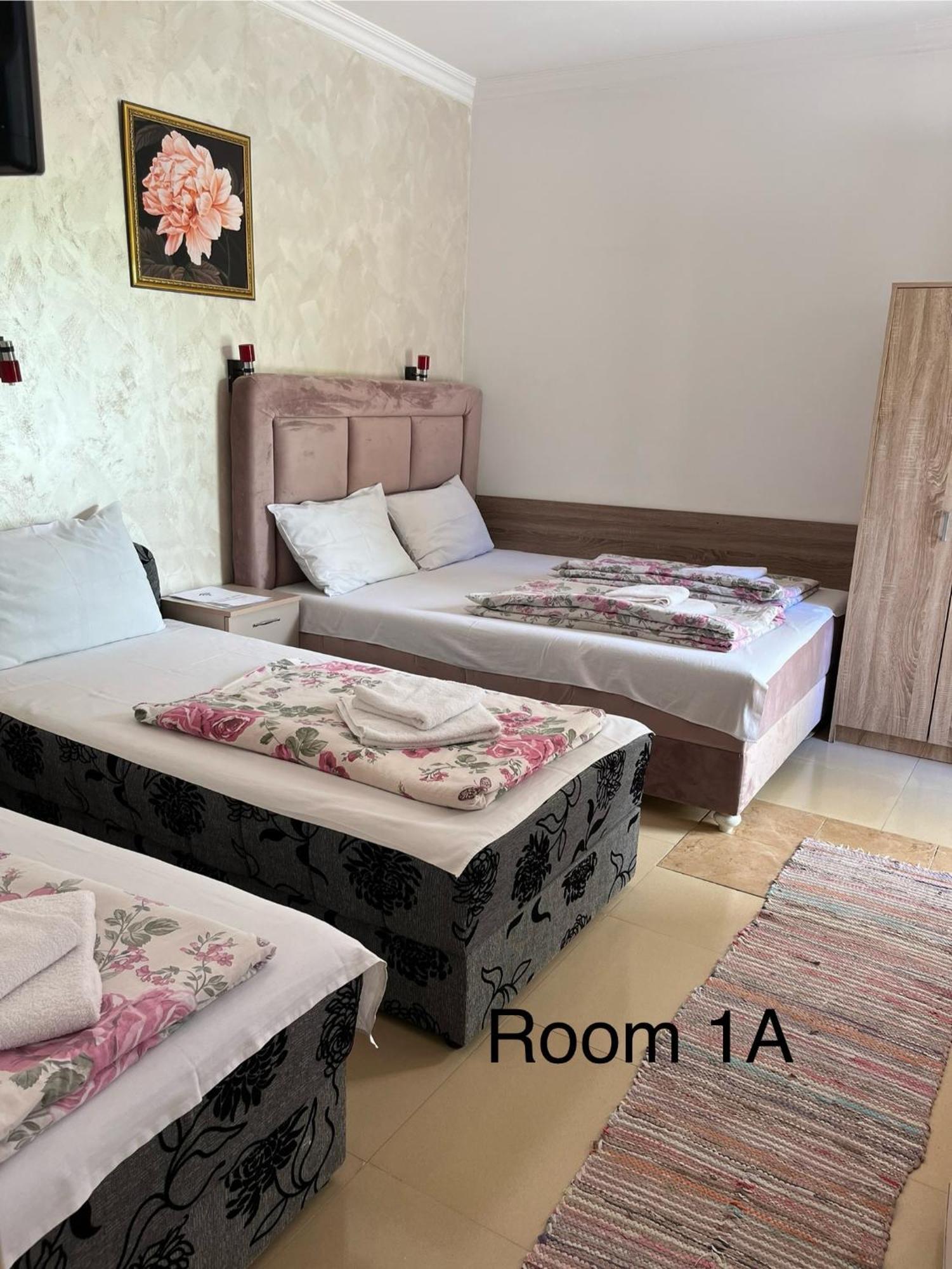 Sobe Sa Sopstvenim Kupatilom Private Rooms Bathroom In Center Novi Sad Extérieur photo