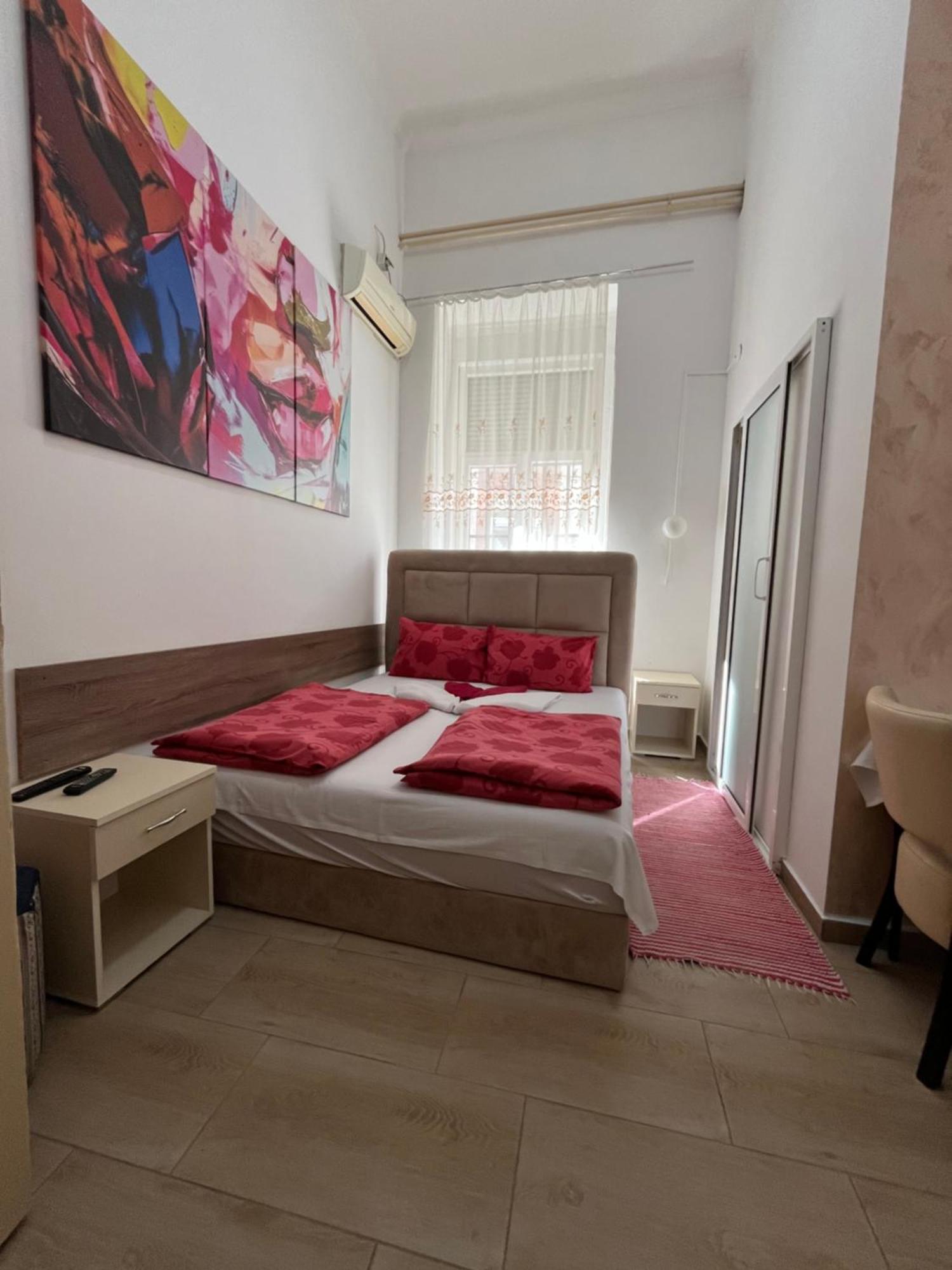 Sobe Sa Sopstvenim Kupatilom Private Rooms Bathroom In Center Novi Sad Extérieur photo