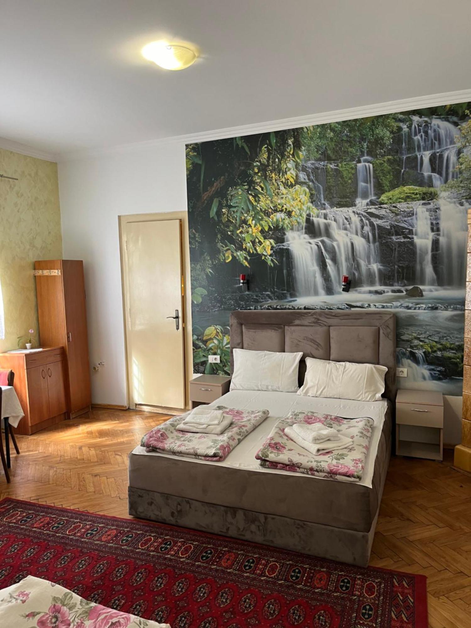 Sobe Sa Sopstvenim Kupatilom Private Rooms Bathroom In Center Novi Sad Extérieur photo