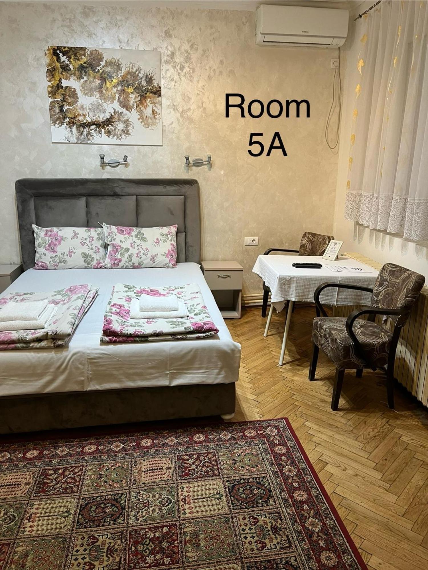 Sobe Sa Sopstvenim Kupatilom Private Rooms Bathroom In Center Novi Sad Extérieur photo