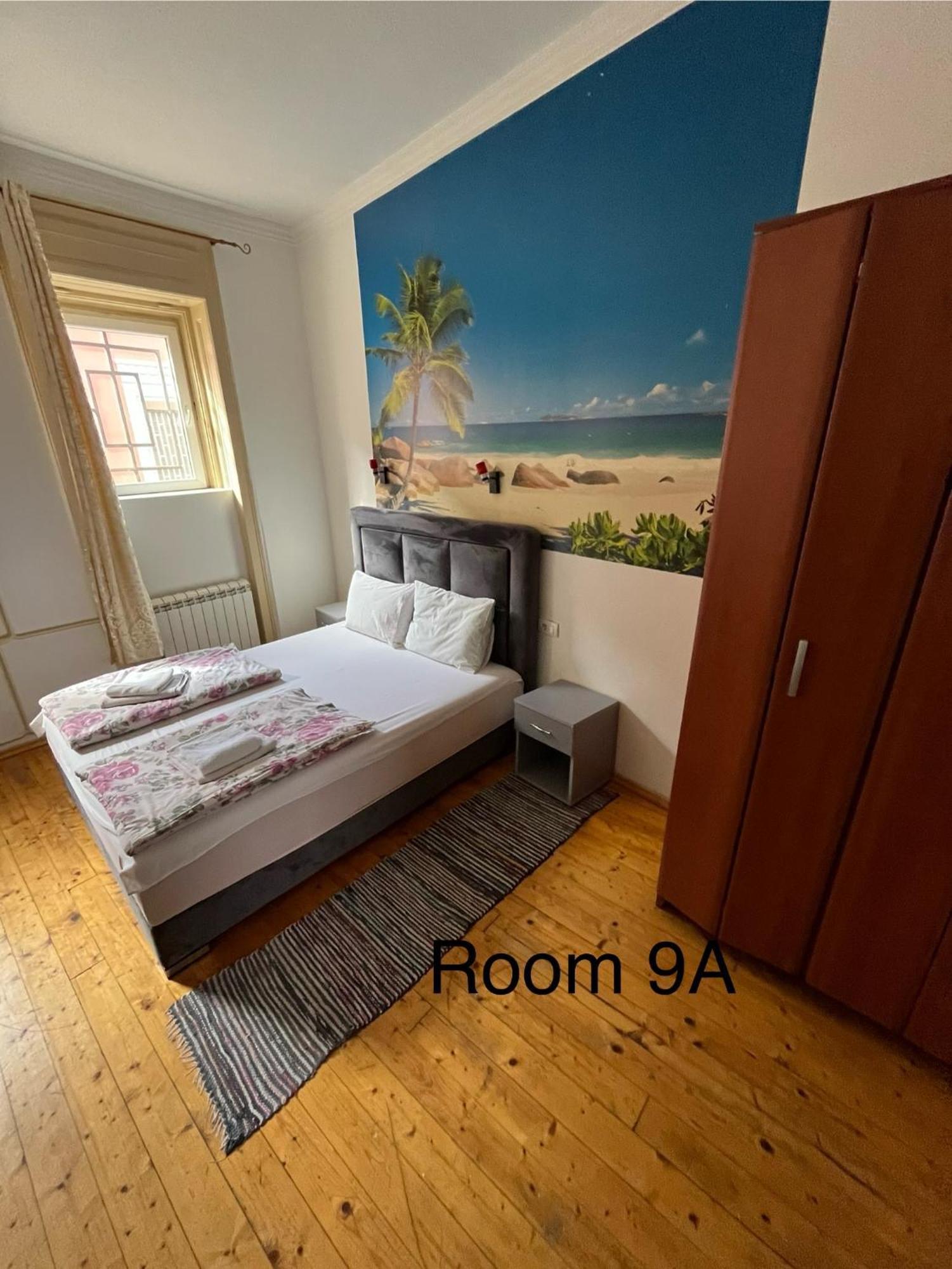 Sobe Sa Sopstvenim Kupatilom Private Rooms Bathroom In Center Novi Sad Extérieur photo
