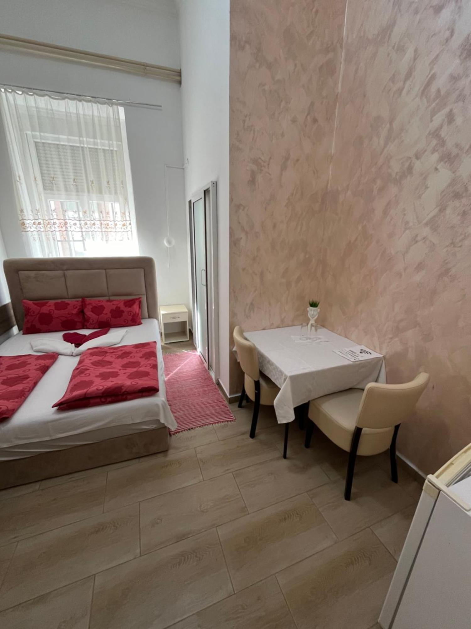 Sobe Sa Sopstvenim Kupatilom Private Rooms Bathroom In Center Novi Sad Extérieur photo