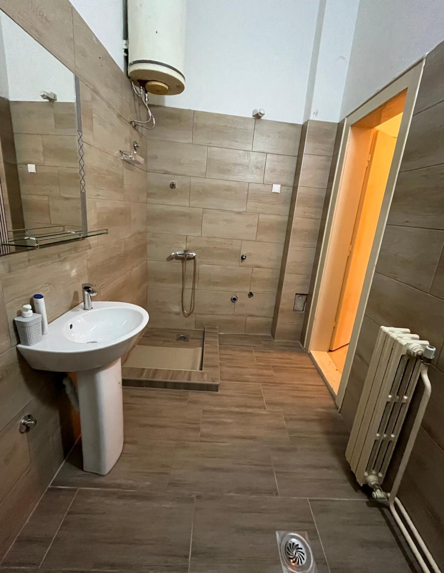 Sobe Sa Sopstvenim Kupatilom Private Rooms Bathroom In Center Novi Sad Extérieur photo